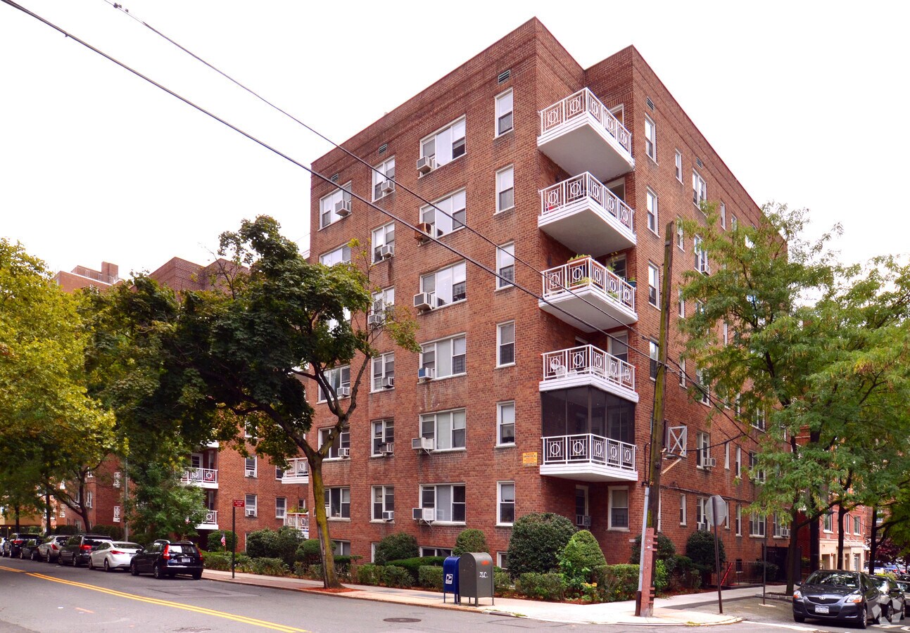 Photo - 600 W 239th St Apartments