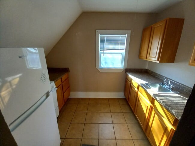 Building Photo - $650 - 1 Bedroom 1 Bath Apartment - Heart of the City Unit APT 1