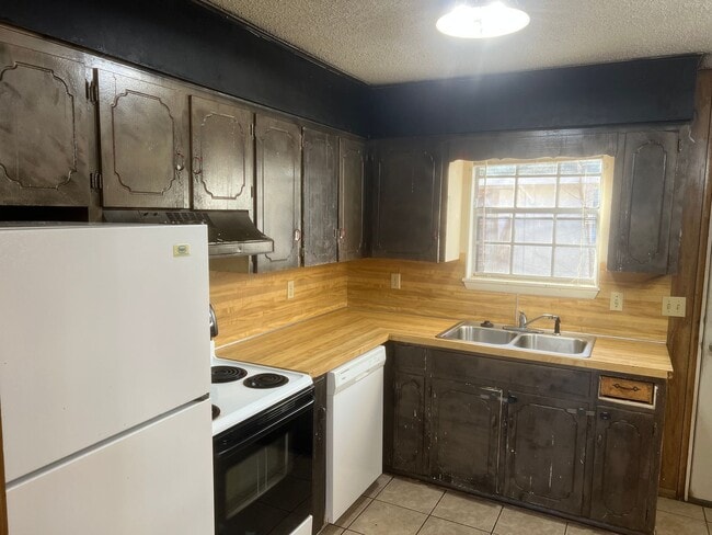 Photo - 3 Bed 1 Bath Duplex