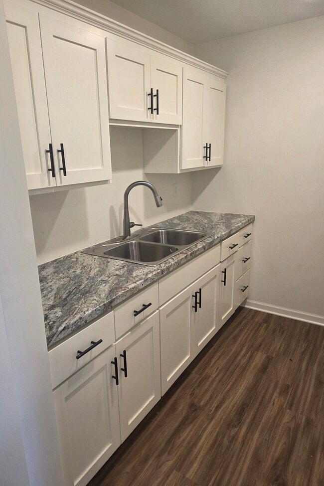 Photo - Laurentian Apartments