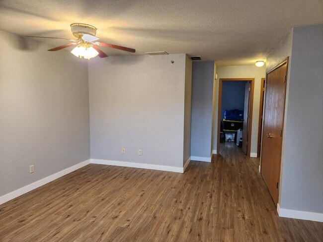 Sala de estar - 1008 S First St Unidad C