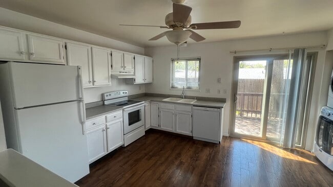 Photo - 725 Alexander Rd