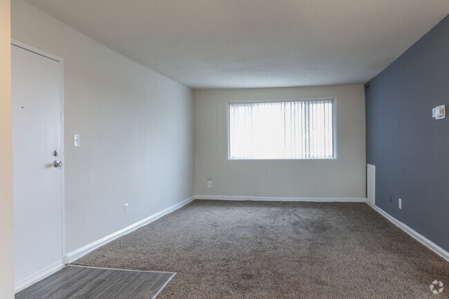 1BR, 1BA - 530 SF