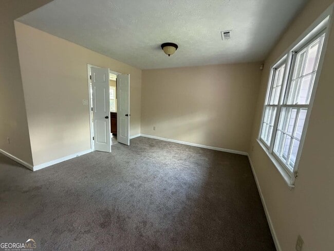 7021 Whitfield Dr