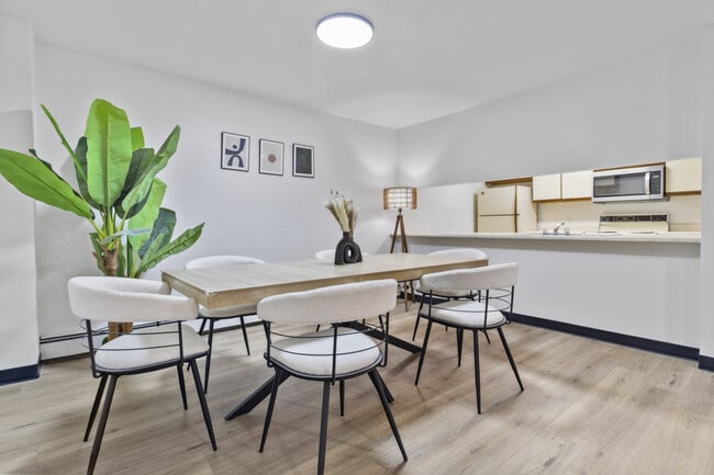 Photo - Wehnwood Court Apartments