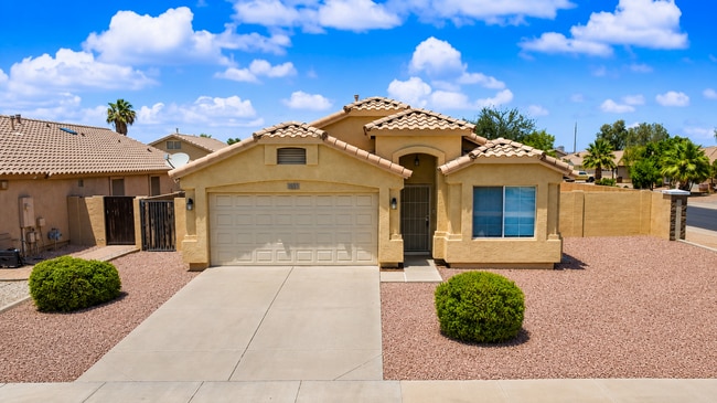 Building Photo - Freshly Updated 4 Bed | New Carpet, New Appliances & Open Layout