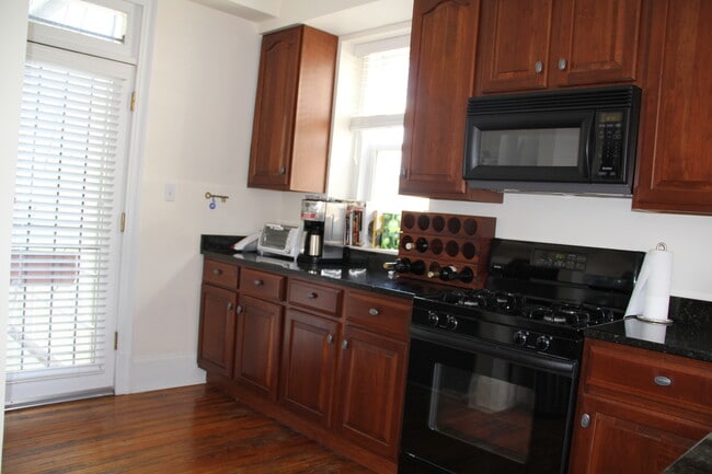 Photo - 1423 R St NW Unit 305