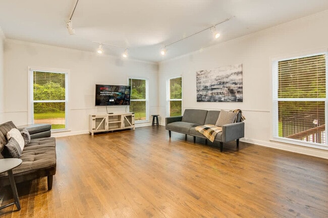 Building Photo - 6043 Giles Rd Unit SI ID1569852P