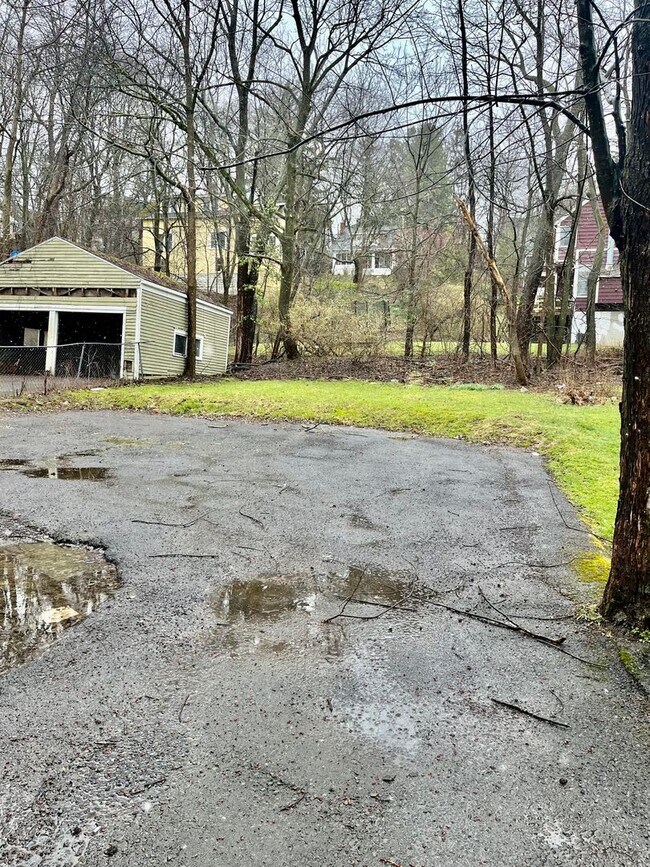 Photo - 920 Westcott - Students & Non-students wel...