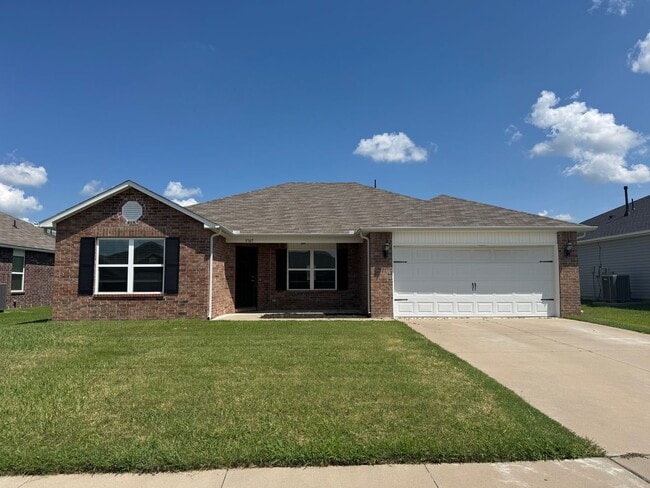 Building Photo - 4 bedroom 2 bath - Great location Rental