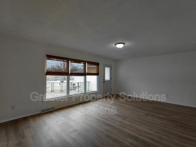 Photo - 7705 Whitcomb St