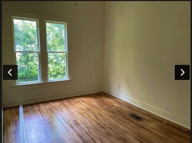 Photo - 122 Montague St