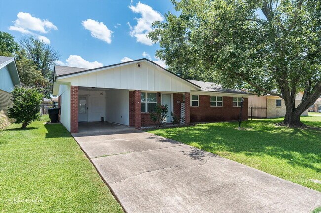 Photo - "Charming 3-Bedroom Home with 1400 Sq Ft of Cozy Living Space in Bossier City!"