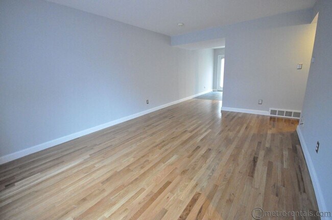 Photo - 4867 4869 4871 4873 Moreland Dr Unit 4871 Moreland Drive West