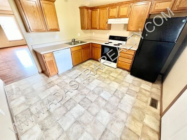 Photo - Spacious Gardner Duplex-Available in NOVEM...
