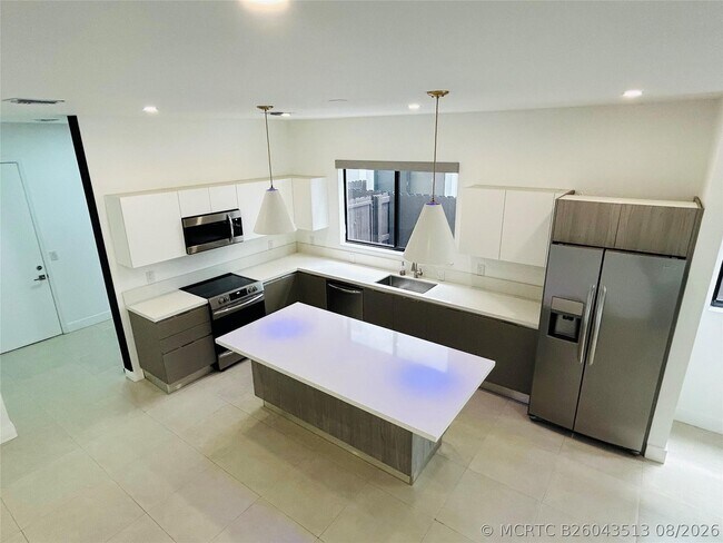 310 SW 9th St