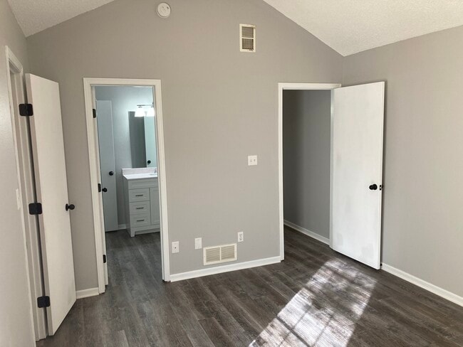 Photo - 2107 Highridge Dr