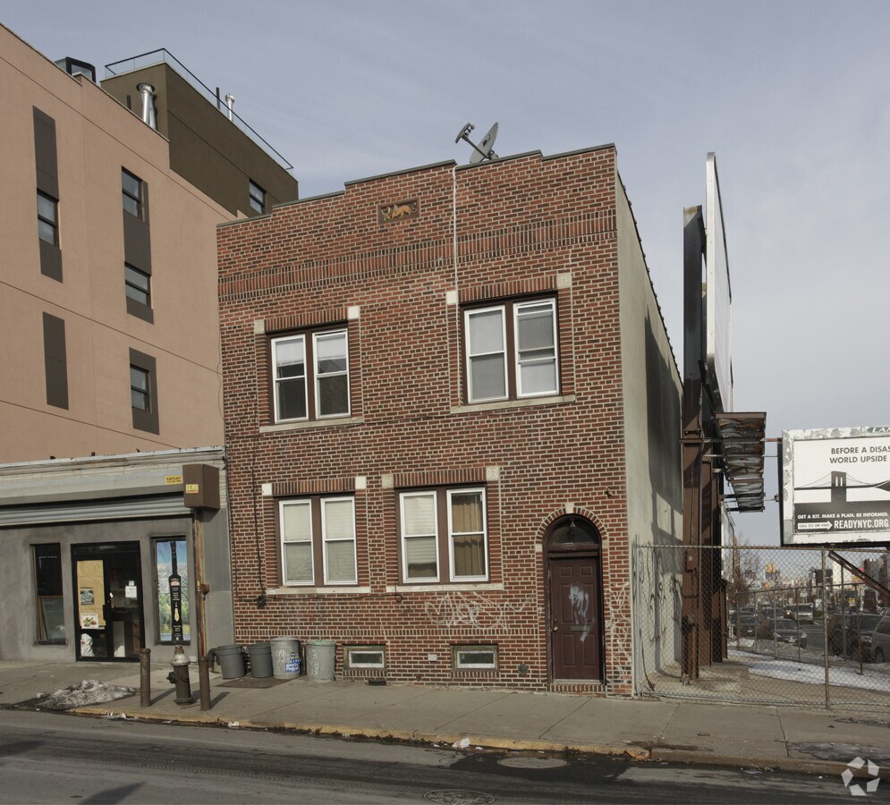 Photo - 193 Greenpoint Ave