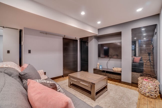 Photo - 10129-10184 84 Street NW Unit SI ID1564628P