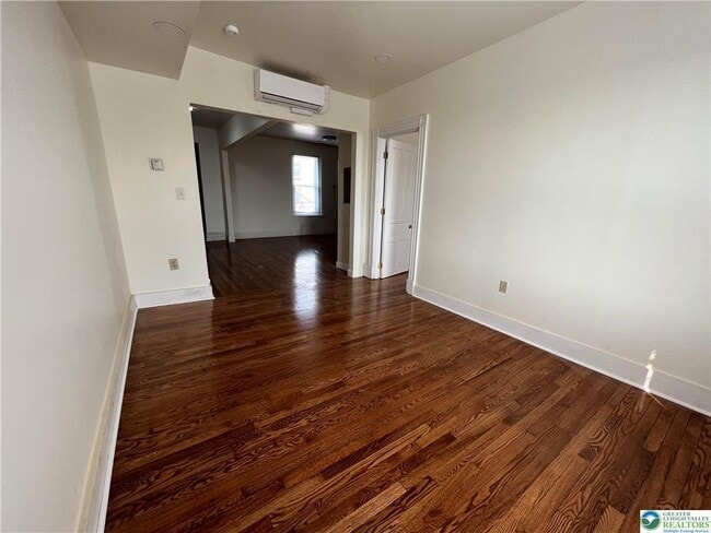 Photo - 529 Linden St Unit 3