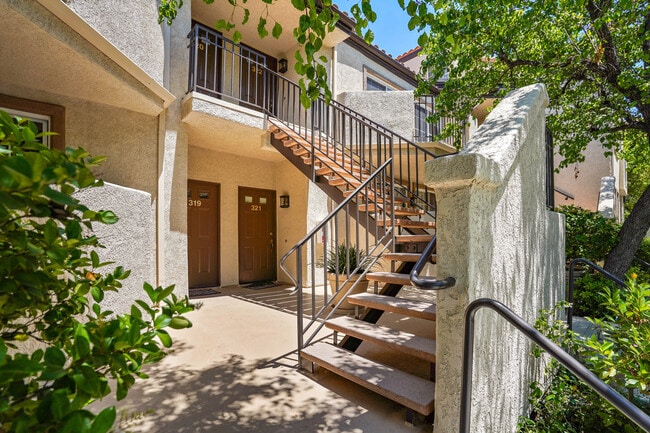 Building Photo - 24145 Del Monte Dr Unit 322 Rental