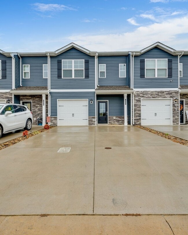 Photo - New 3BR Townhome in Saylor’s Place – Modern Finishes & Prime Jonesborough Location