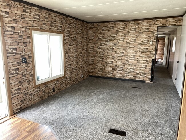 Photo - 984 Caldwell Ave