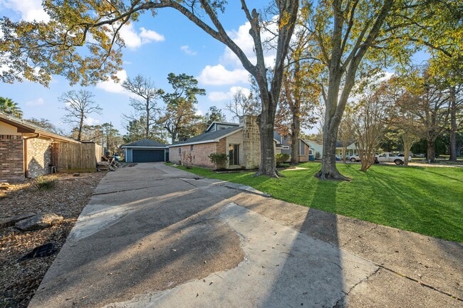 Photo - 11218 Cedarwood Dr