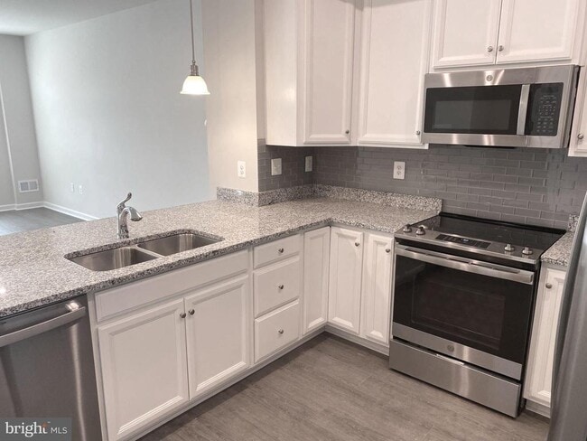 Photo - 7911 Independence Dr