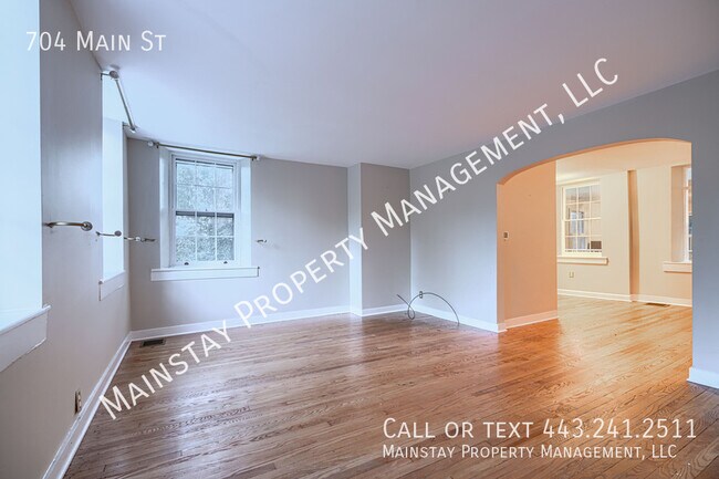 704 Main St