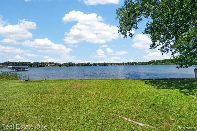 Photo - 2079 Klingensmith Rd
