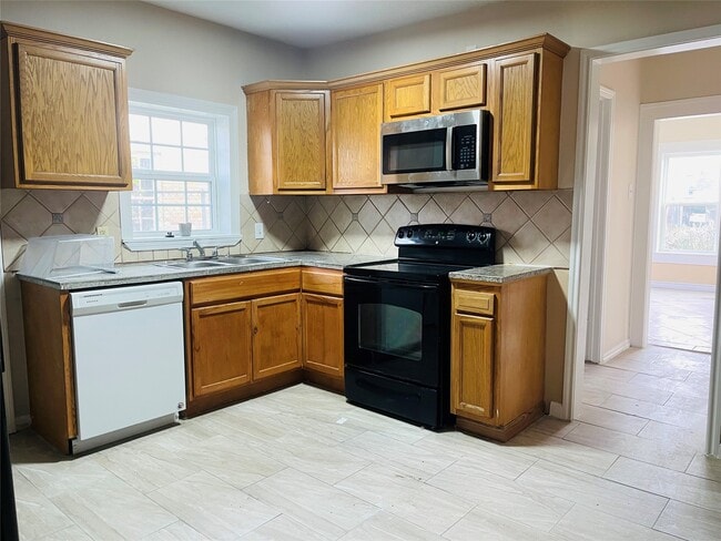 Photo - 2422 Eagle St