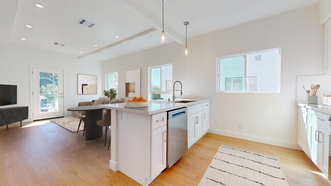Photo - 5133 W 21st St Unidad 5133.5