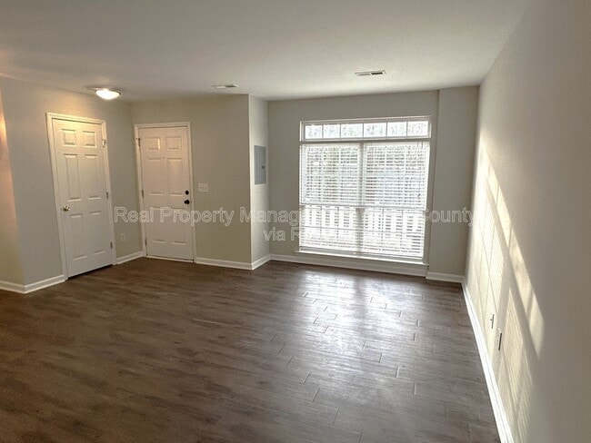 Photo - 2920 Barrymore St