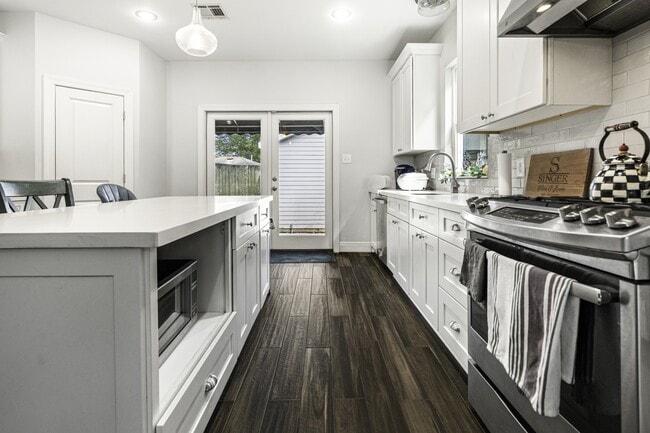Photo - 466 Focis St