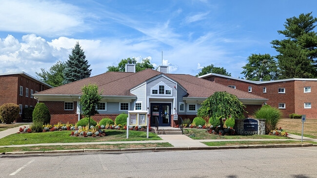 Building Photo - Davis Commons Rental