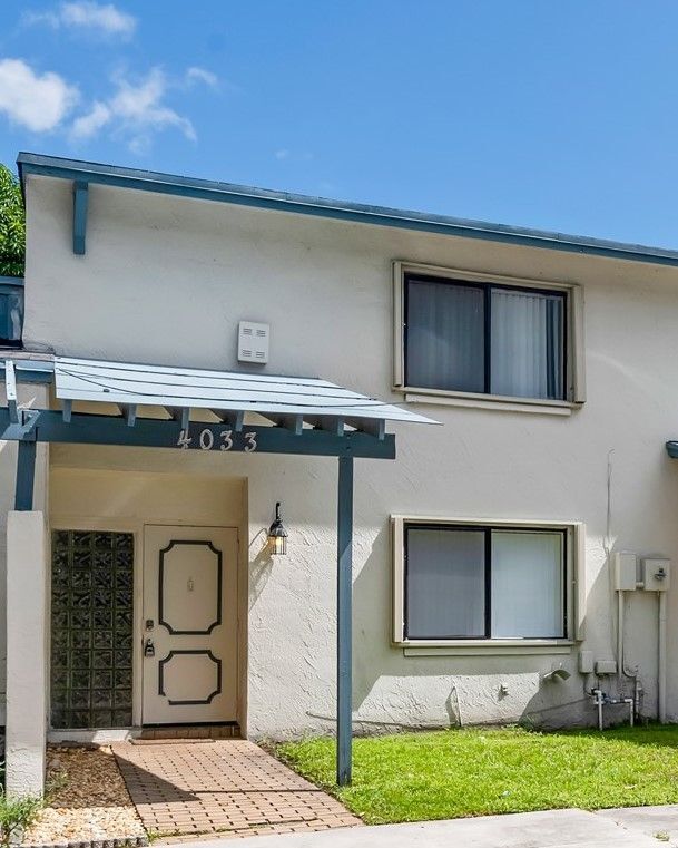 Building Photo - 4033 SW 68th Way Rental
