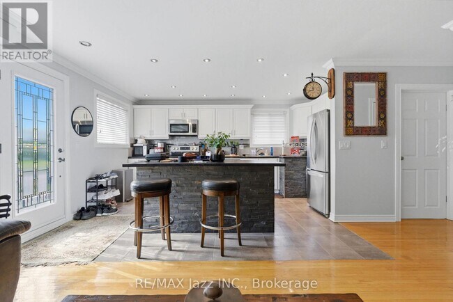 Photo - 1235 Somerville St