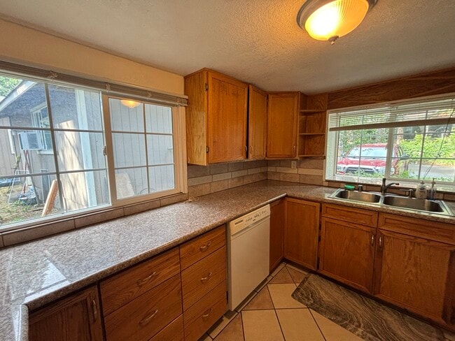 Photo - 2895 Willow St