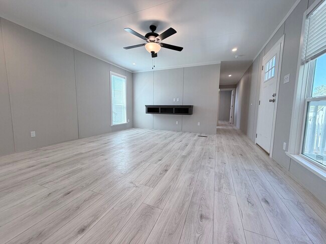 709 N Collins Fwy