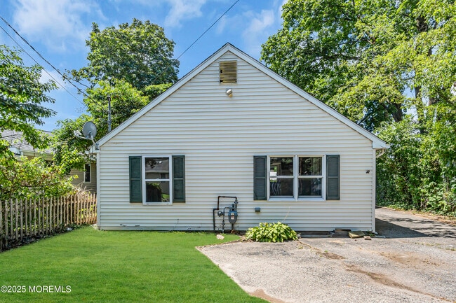 Building Photo - 75 River Dr Rental