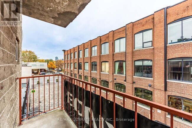 Photo - 996 Queen St E Unit 5