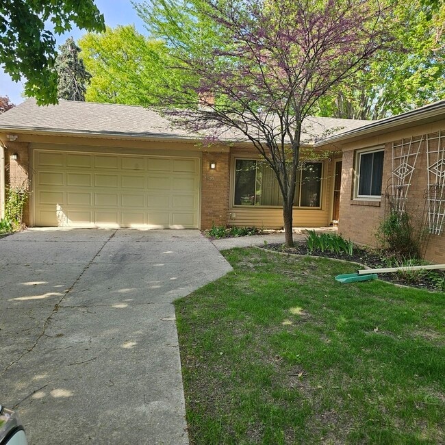Photo - 2520 Guilford Rd House
