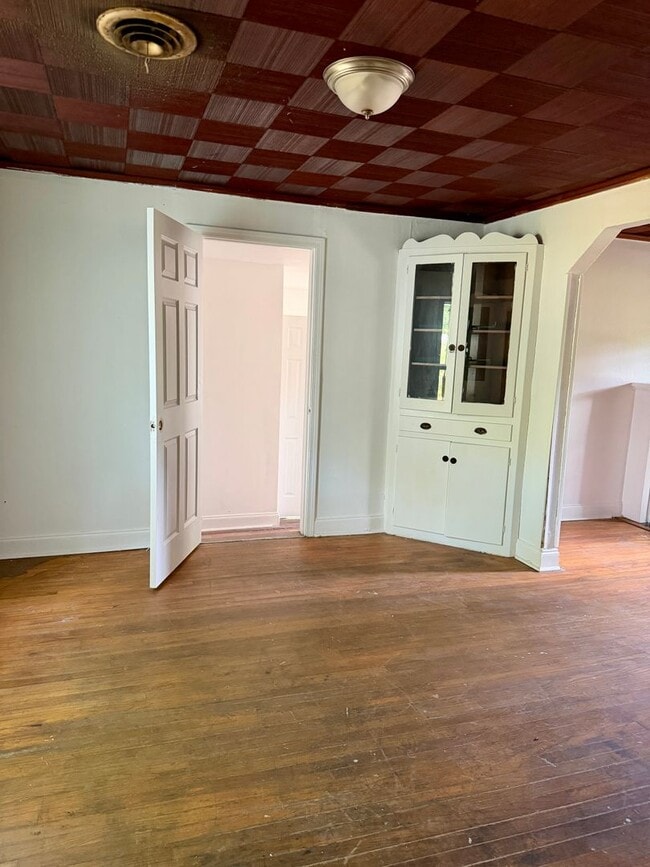 Photo - 3108 Syphon St