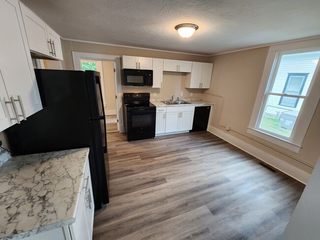 Photo - Spacious 3-Bedroom, 1-Bathroom Home AVAILABLE NOW!!