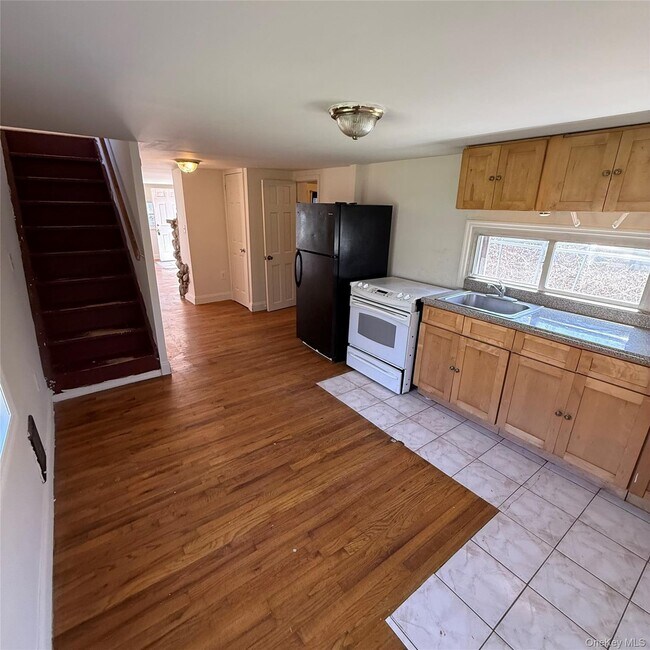 Photo - 31 Firwood Rd S