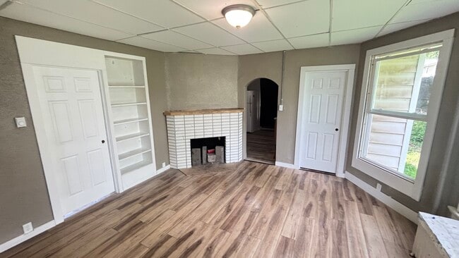 Building Photo - 1012 W 3rd St Rental