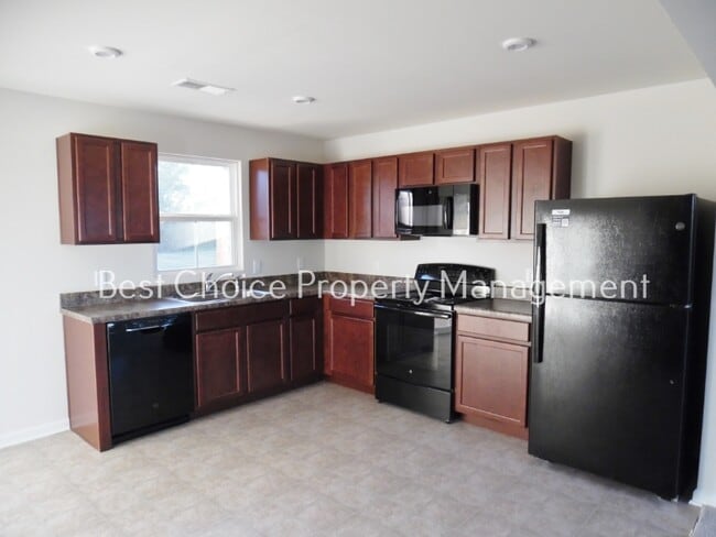 Photo - 404 Brookshade Way