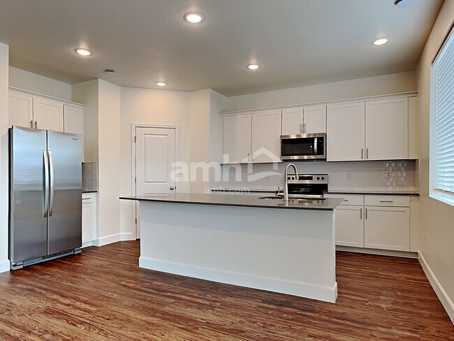 Photo - 212 Allen Ln