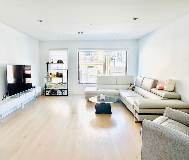 Building Photo - 211 70th St Unit 1